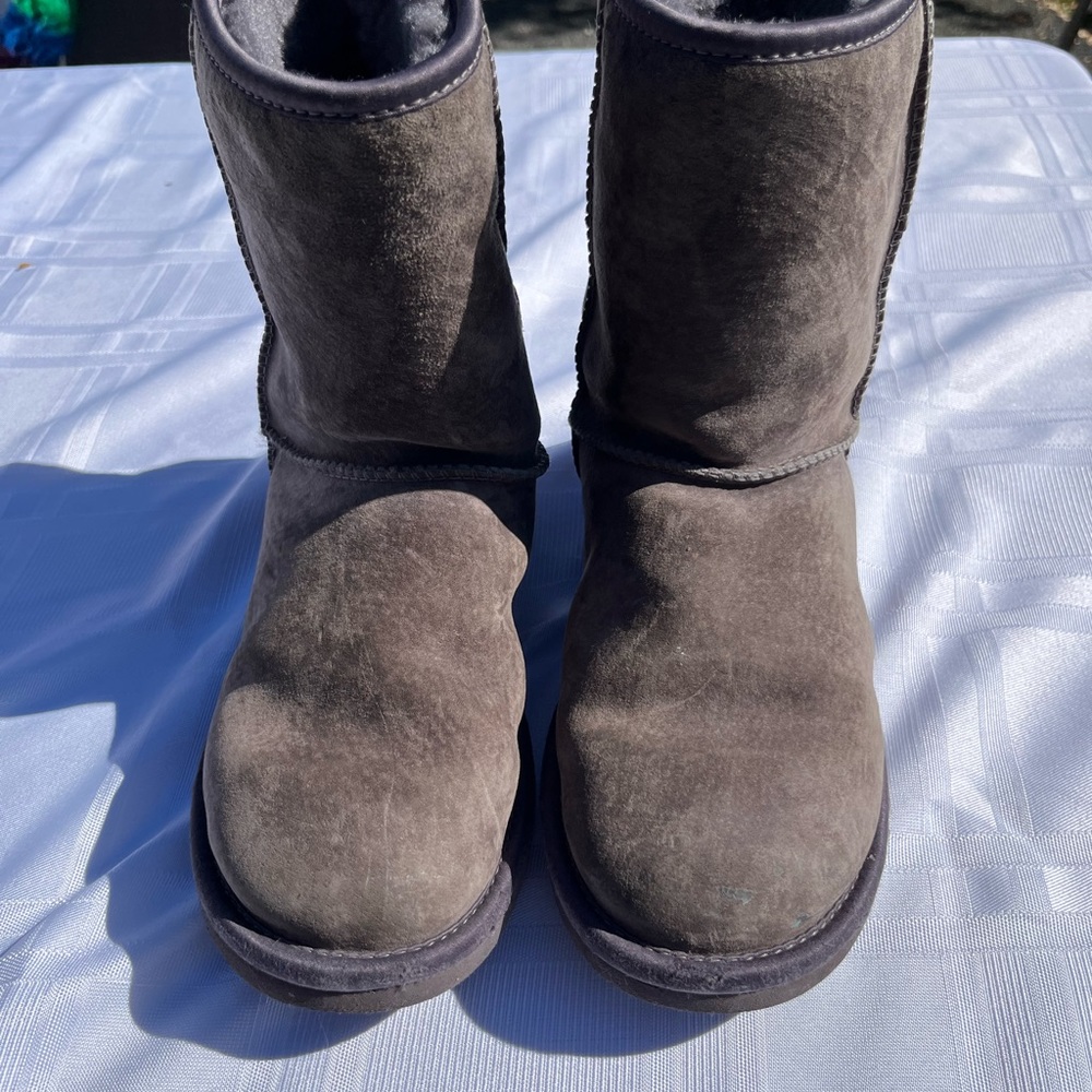 Gray Uggs size 6